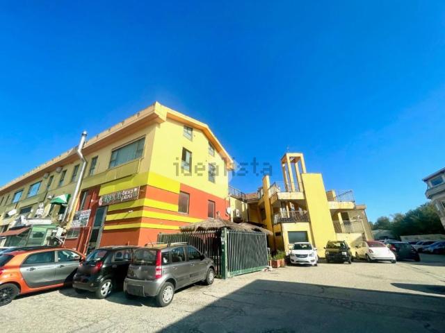 Locale in vendita di 950 m² in Via della Scafa