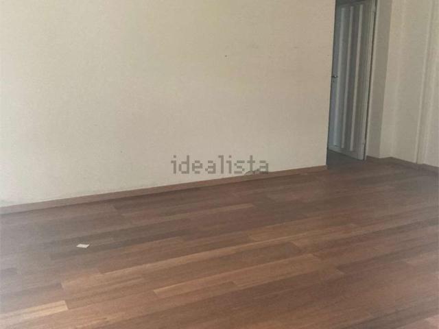 Capannone in vendita di 950 m² in Via Emilio Salgari, 48