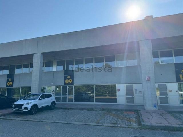 Capannone in vendita di 950 m² in Via Interporto Centro Ingrosso