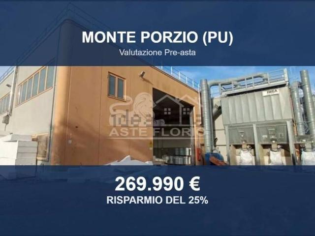 Capannone in vendita di 950 m² in Via Padana