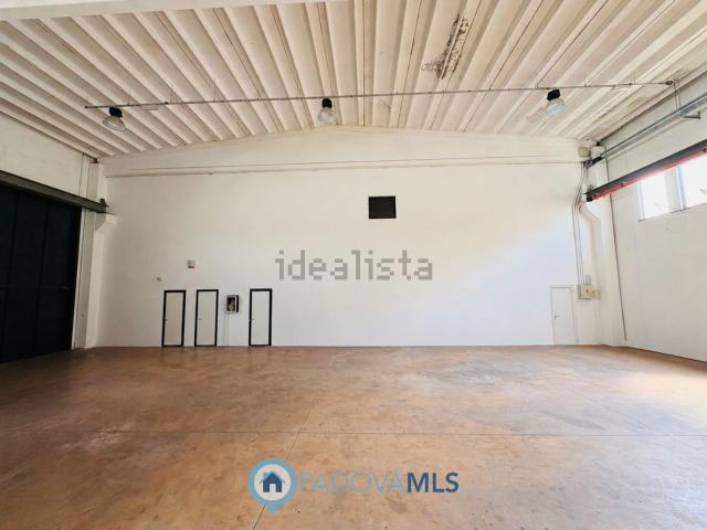 Capannone in vendita di 950 m² in Via Torino