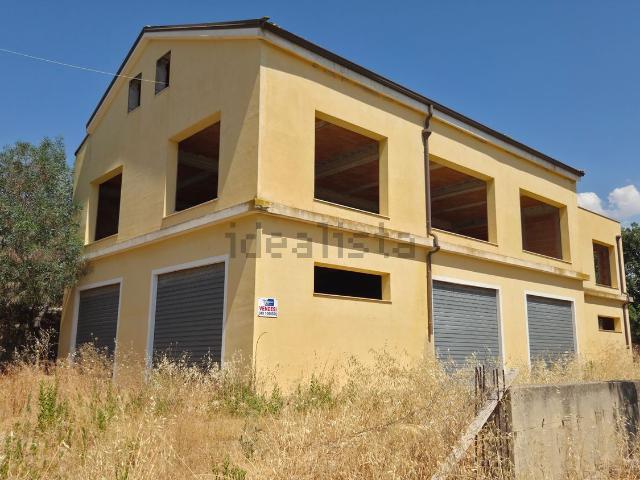 Capannone in vendita di 950 m² in Contrada Favara