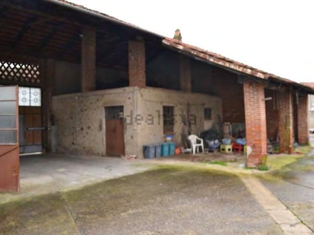 Capannone in vendita di 954 m² in Via Maglione
