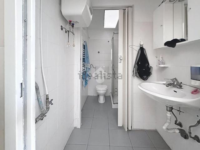 Capannone in vendita di 95 m² in Via degli Scali della Dogana D&apos Acqua, 19