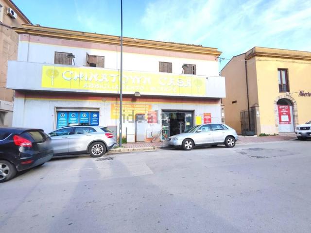 Capannone in vendita di 960 m² in Via Madonna del Riposo, 152