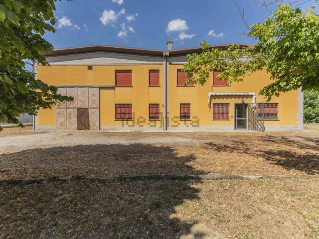Capannone in vendita di 960 m² in Via Quattro Vie, 5