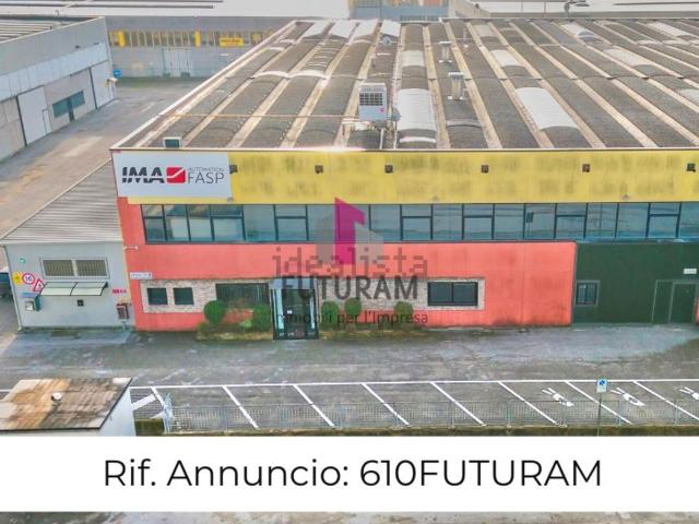 Capannone in vendita di 970 m² in Via Duomo