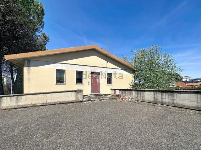 Capannone in vendita di 978 m² in Via Piovola, 51
