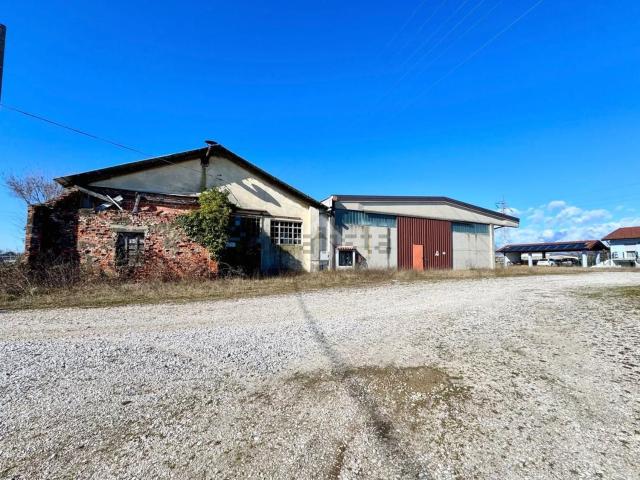 Capannone in vendita di 980 m² in Via Cascina Rinaldi, 2