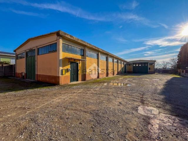 Capannone in vendita di 988 m² in Via Ratti
