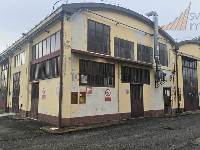 Capannone in vendita di 994 m² in Via Giovanni XXIII, 36