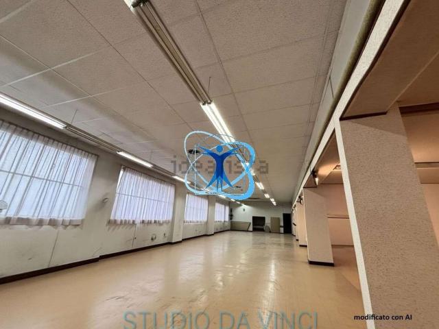 Capannone in vendita di 1000 m²