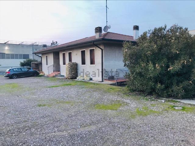 Capannone in vendita di 1000 m²
