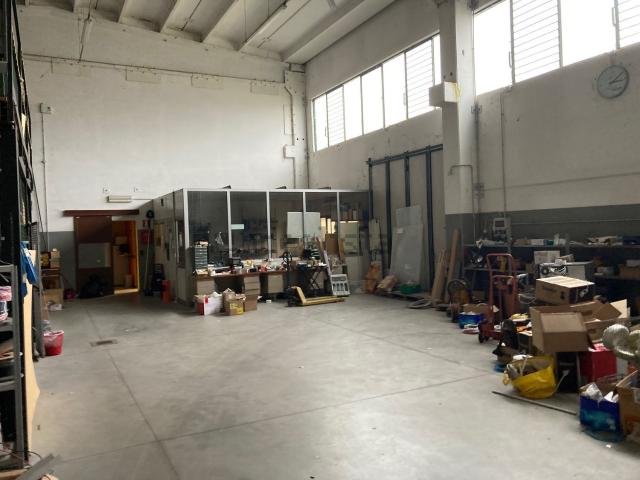 Capannone in vendita di 1000 m²