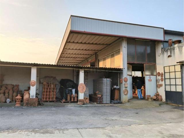 Capannone in vendita di 1000 m²