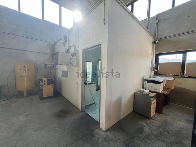 Capannone in vendita di 1000 m² in Largo Europa