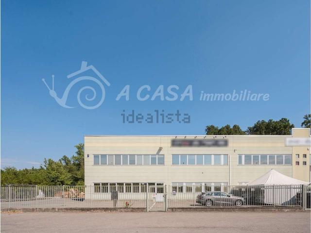 Capannone in vendita di 1000 m² in Strada Nazionale Ovest, 60