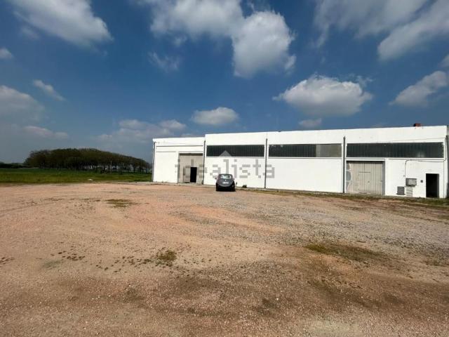 Capannone in vendita di 1000 m² in Via Merle, 1060
