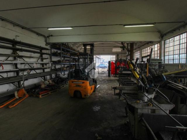 Capannone in vendita di 1000 m² in Via Convento Aguzzano, 5