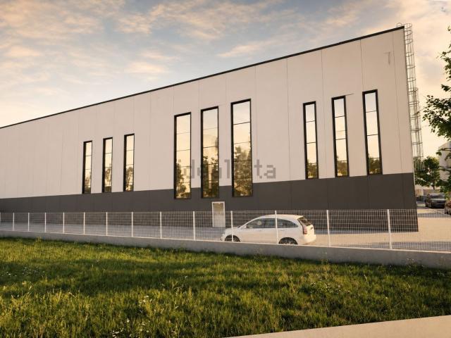 Capannone in vendita di 1000 m² in Via Europa, 103