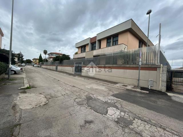 Capannone in vendita di 1000 m² in Via Gioacchino Belli, 1