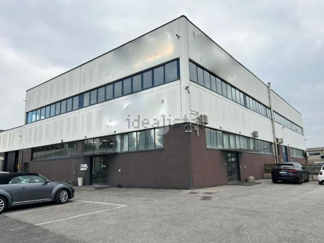 Capannone in vendita di 1000 m² in Via Industriale, 122