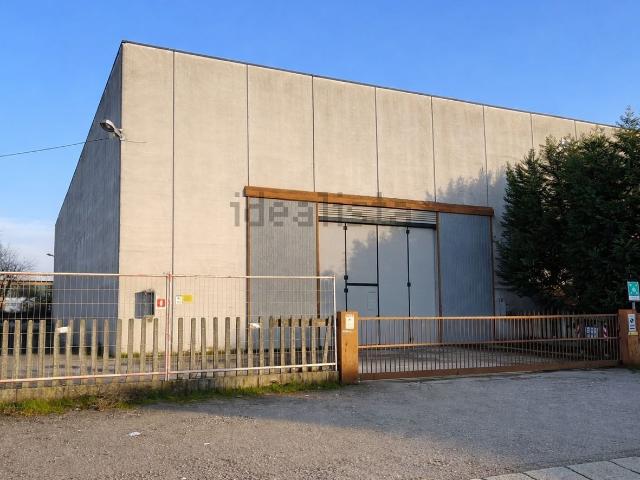 Capannone in vendita di 1000 m² in Via la Bionda