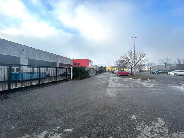 Capannone in vendita di 1000 m² in Via Louis Blériot, 19