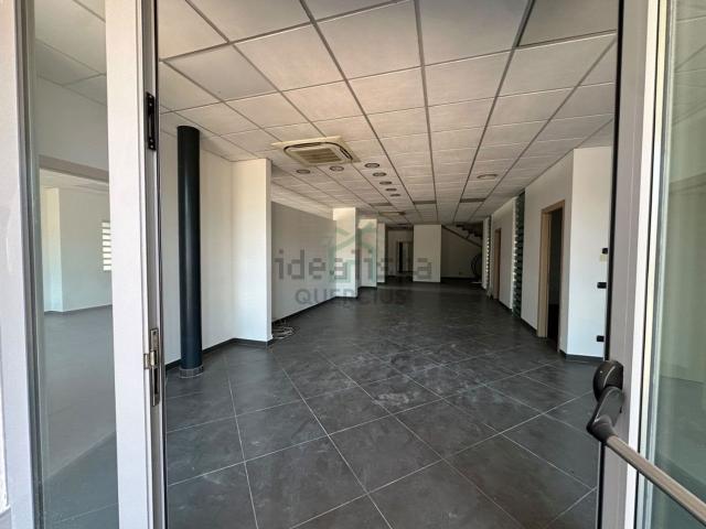 Capannone in vendita di 1000 m² in Via Palazzina