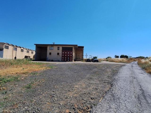 Capannone in vendita di 1000 m² in Via Palermo