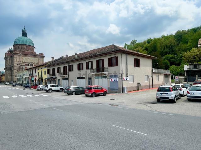 Capannone in vendita di 1000 m² in Via Savona, 29