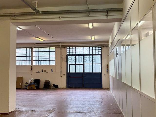 Capannone in vendita di 1000 m² in Via Spolverino