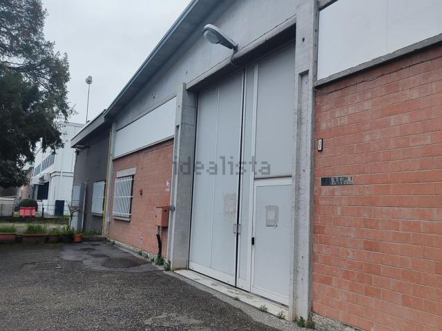 Capannone in vendita di 1000 m² in Via Tancredi Duccio Galimberti