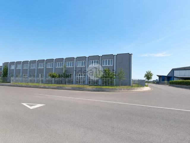 Capannone in vendita di 1000 m² in Via Torino
