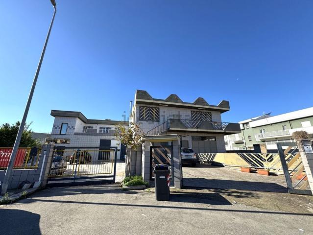 Capannone in vendita di 1000 m² in Vico Eroi di Cefalonia