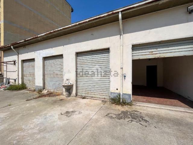 Capannone in vendita di 100 m² in Via Angelo Massarotti, 42