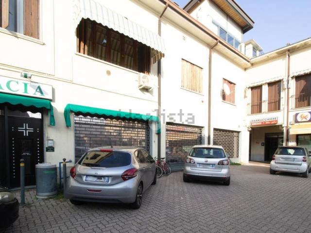 Capannone in vendita di 100 m² in Via della Volta, 7