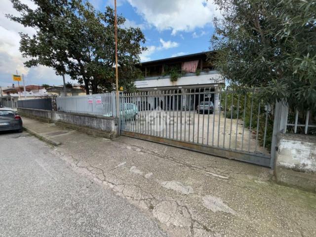 Capannone in vendita di 100 m² in Via Principe Umberto, 133