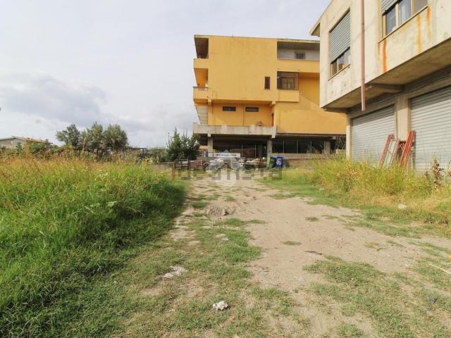 Capannone in vendita di 100 m² in Strada Statale 106 Jonica, 1