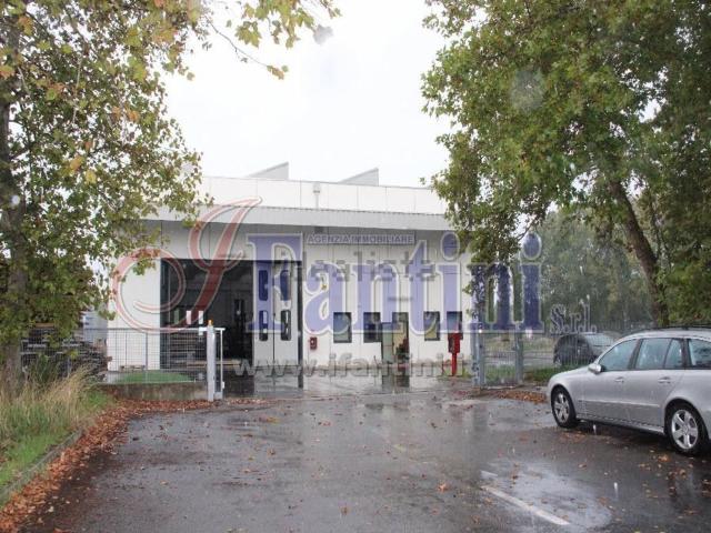 Capannone in vendita di 1014 m² in Via dei Pioppi, 1