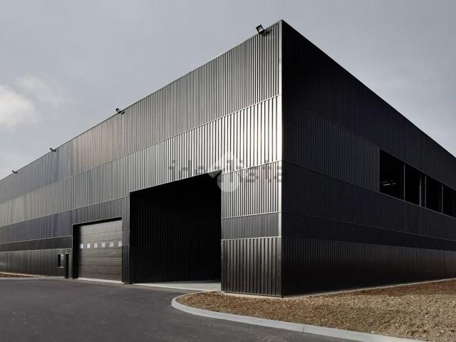 Capannone in vendita di 10255 m² in Via del Lavoro, 1