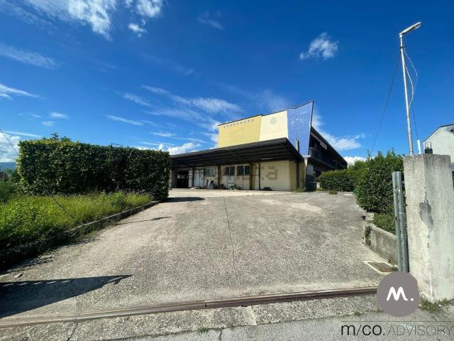 Capannone in vendita di 1020 m² in Via Nazario Sauro, 1