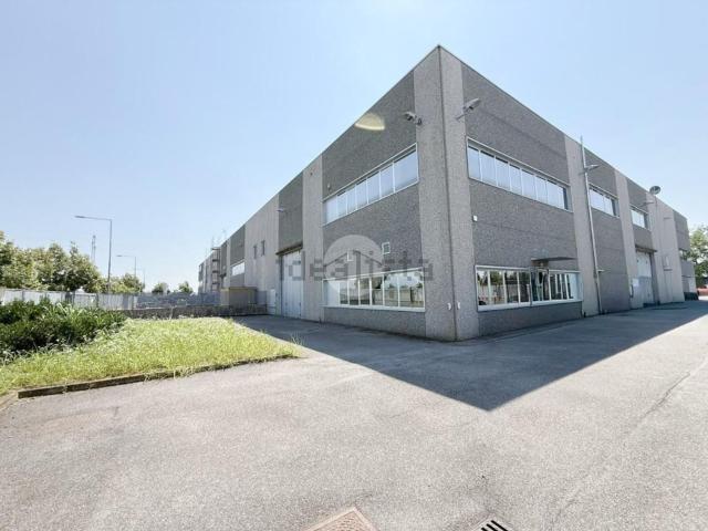 Capannone in vendita di 1030 m² in Via Monte Misma, 1