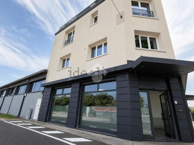 Capannone in vendita di 1040 m² in Via del Lavoratore, 48