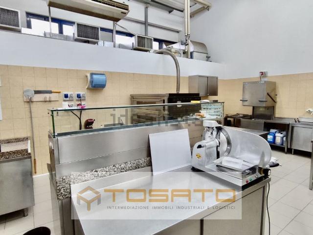 Capannone in vendita di 1050 m²