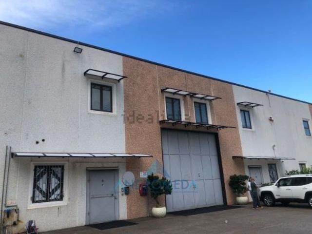 Capannone in vendita di 1050 m²