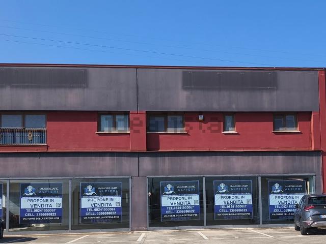 Capannone in vendita di 1050 m² in Contrada Piano Cappelle, 32