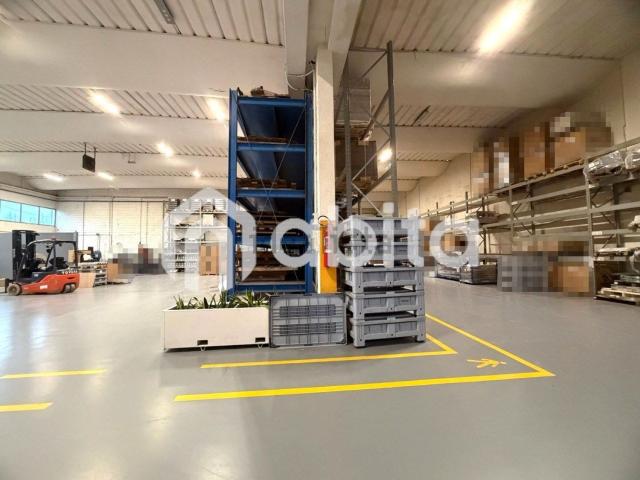 Capannone in vendita di 1050 m² in Via Aldo Moro