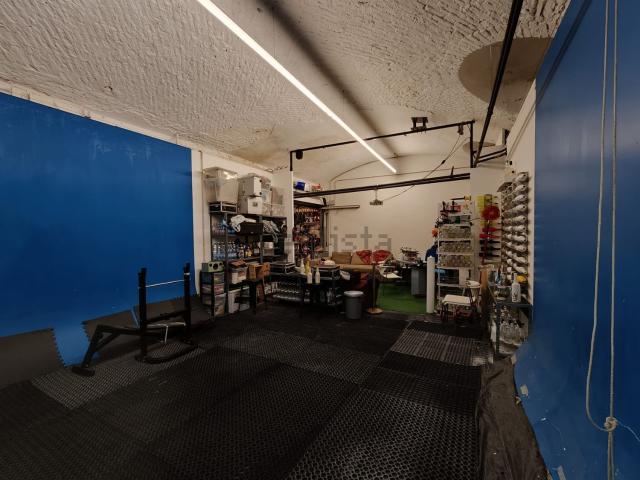 Capannone in vendita di 105 m² in Via Montebello, 42