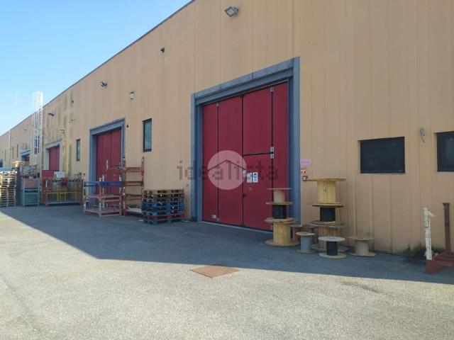 Capannone in vendita di 1060 m² in Via Matteotti